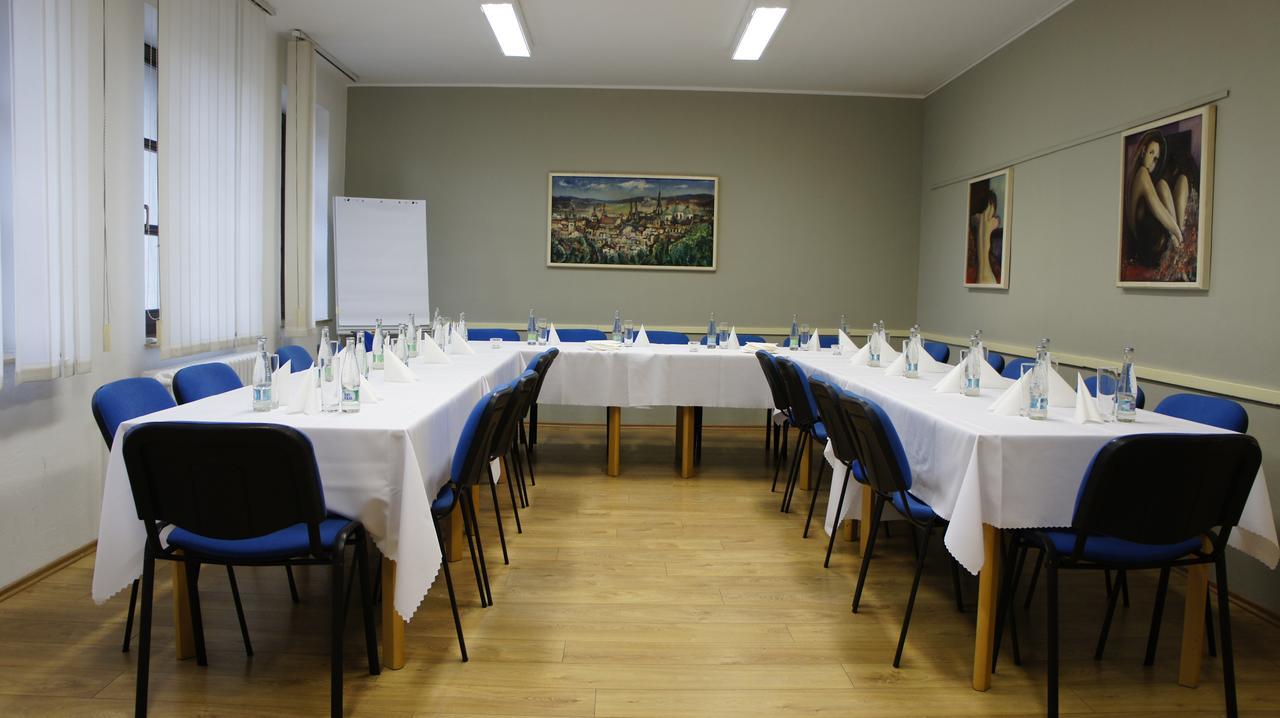 Hanacky Dvur Olomouc Buitenkant foto
