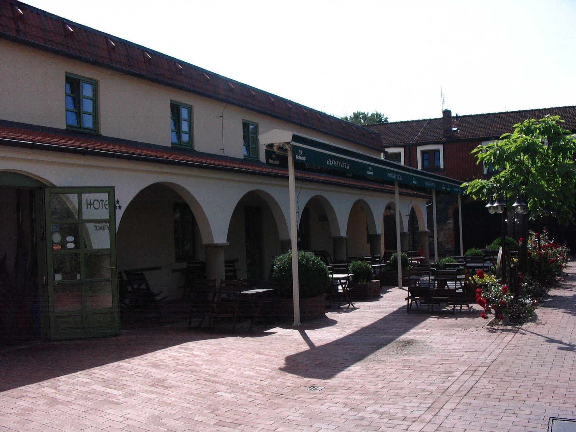 Hanacky Dvur Olomouc Buitenkant foto